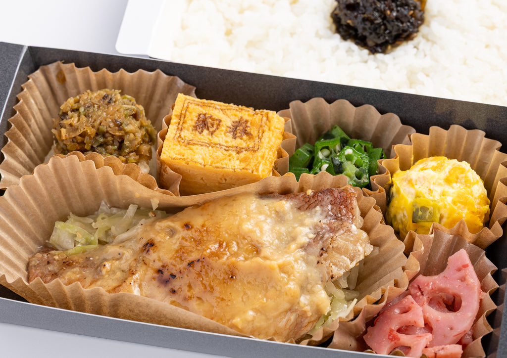 二段折箱弁当 赤魚の西京焼き