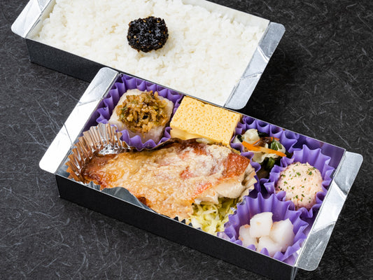 二段折箱弁当 (新)赤魚の西京焼き