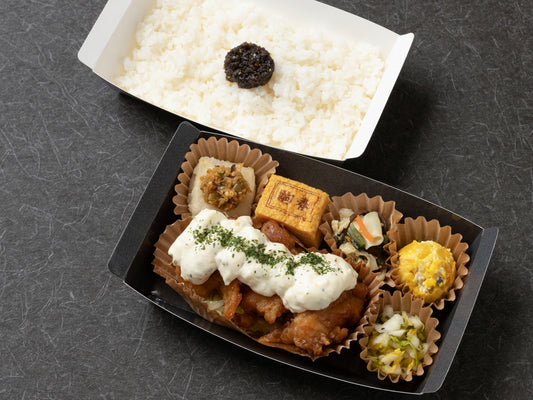 二段折箱弁当 濃厚タルタルのチキン南蛮