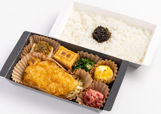 二段折箱弁当 カレイの甘酢あんかけ