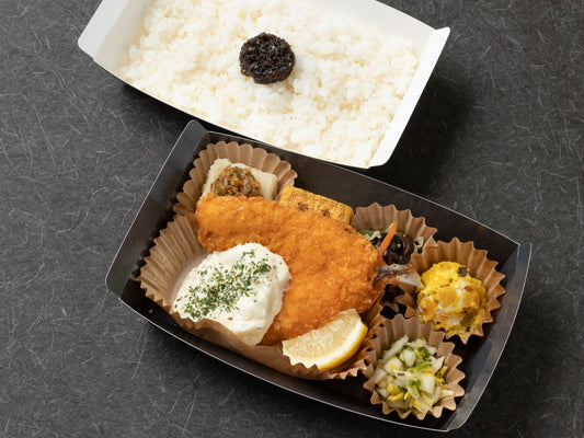 二段折箱弁当 大判アジフライのタルタルがけ