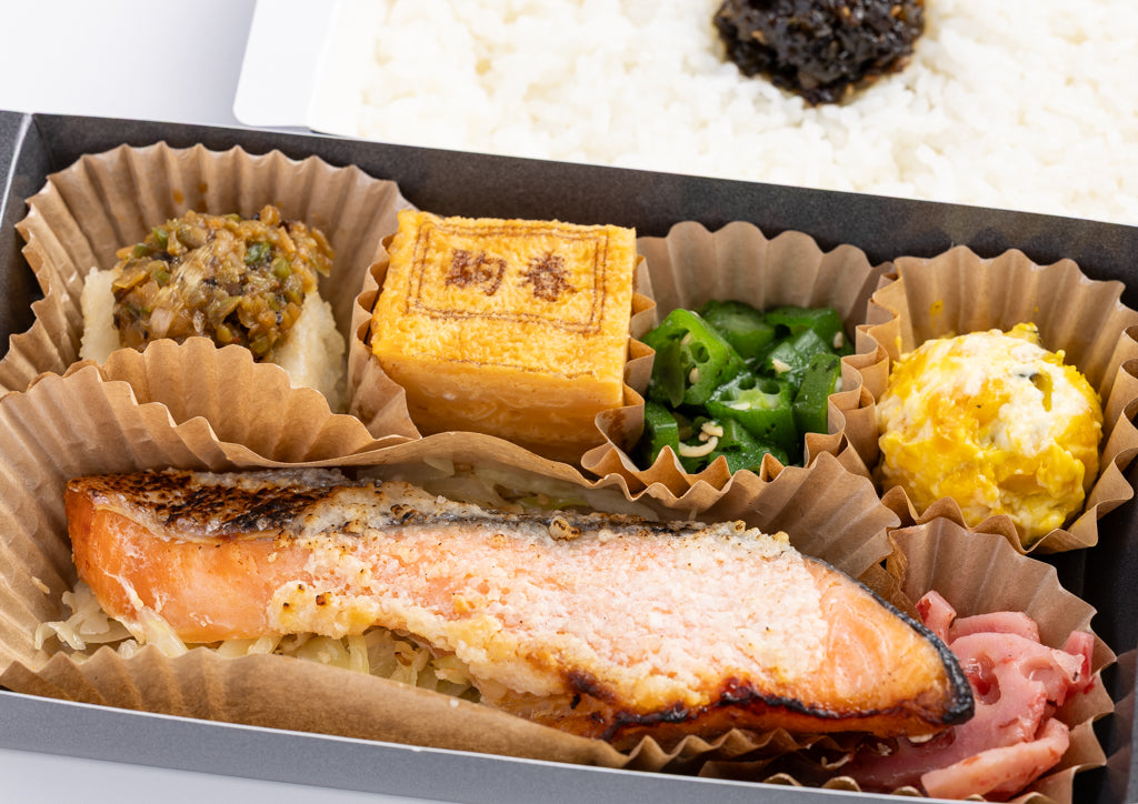 二段折箱弁当 トロサーモンの塩麹焼き