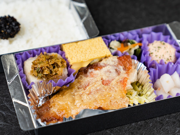 二段折箱弁当 (新)赤魚の西京焼き