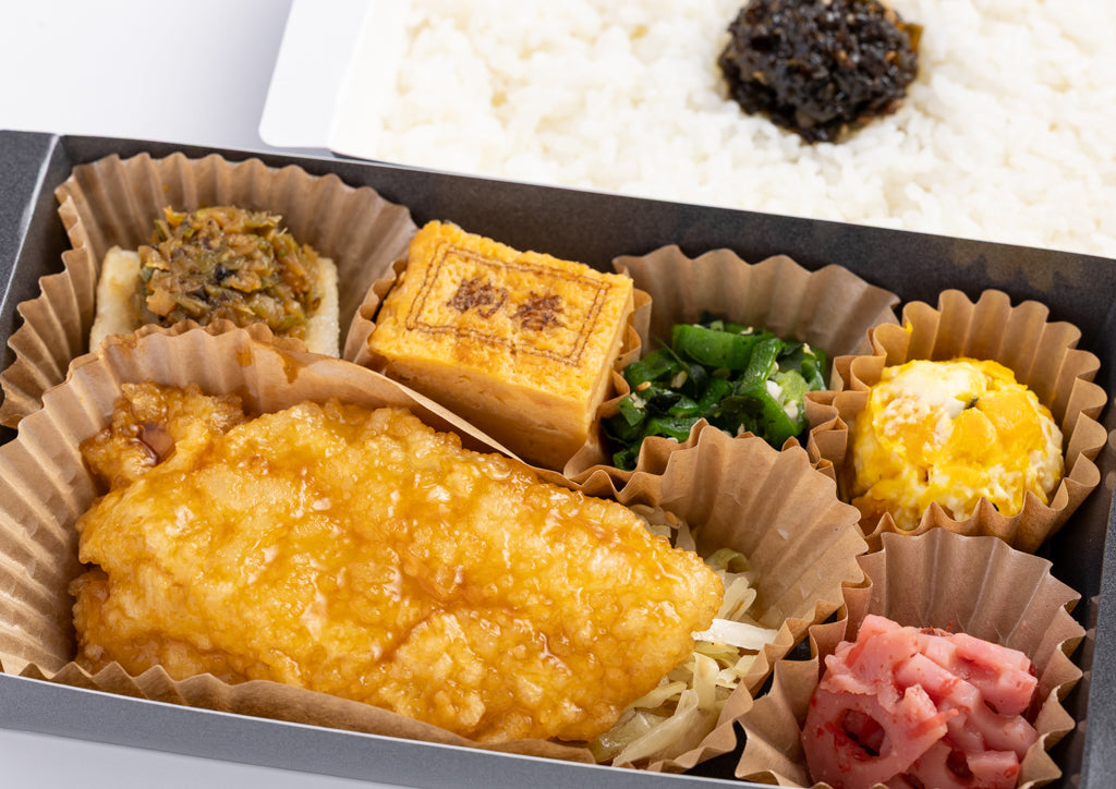 二段折箱弁当 カレイの甘酢あんかけ