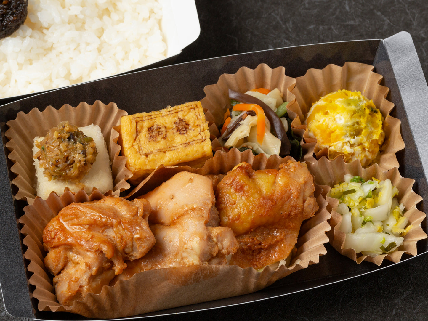 二段折箱弁当 とりの味噌焼き